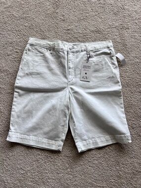 Gloria Vanderbilt Women’s Amanda Bermuda White Denim Shorts NWT